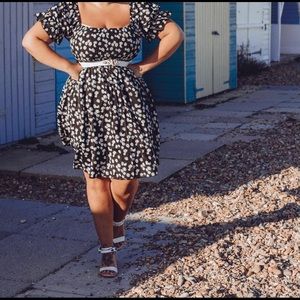 Super cute! Shein brand daisy print dress